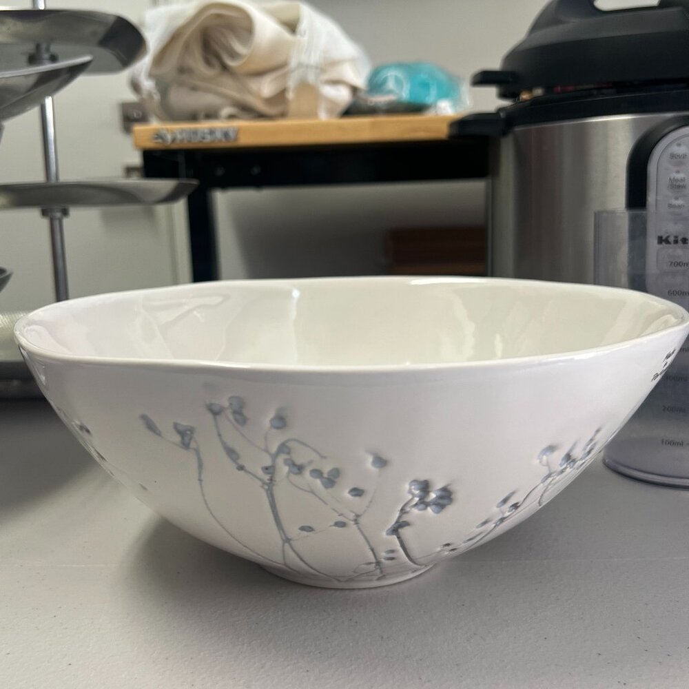 Serving Shallow Natural White Ceramic Round Shape Blossom Bowl Decorative